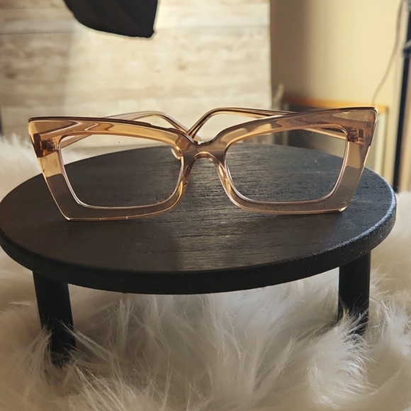 Fashion Eyewear, women's clear trendy eyewear with super cute frame. - Picture 2 of 4